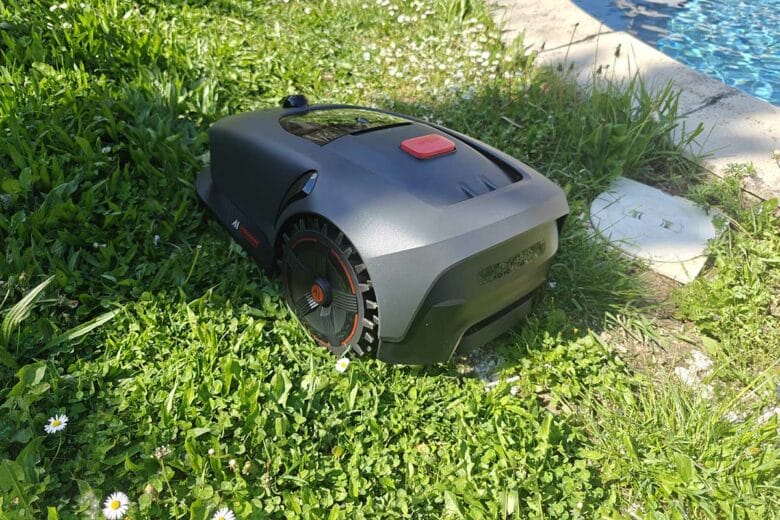 Le robot tondeuse Mova 1000.