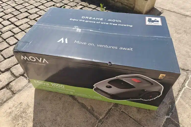 Le colis de la tondeuse robot.