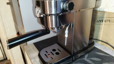 Une cafetière expresso.
