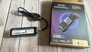 Lexar Professional NM1090 dans son emballage d’origine, accompagné de son câble de ventilation et de son dissipateur thermique déjà intégré. Prêt à être installé en un clin d'œil.
