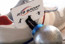 Un accessoire qui se fixe à la chaussure pour aimanter et ramasser ses boules de pétanque.