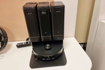 Le robot aspirateur Z50 Ultra sur sa base.