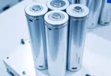 Des batteries lithium avec un électrolyte polymère.