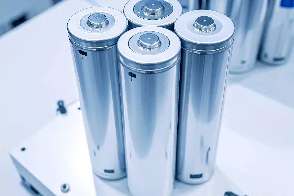 Des batteries lithium avec un électrolyte polymère.