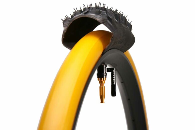 L'OPTIS de Odyssey BMX est une protection gonflable pour les pneus de vélo.