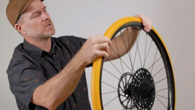 Un insert de roue gonflable pour vélo.