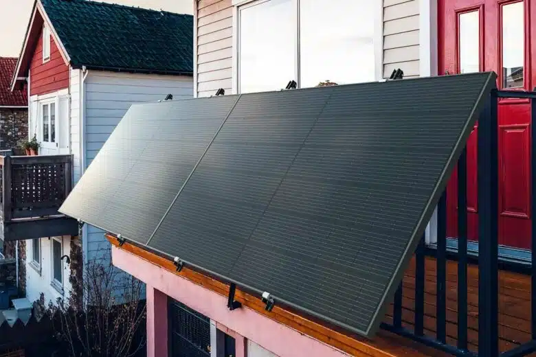 Des panneaux solaires de balcon.