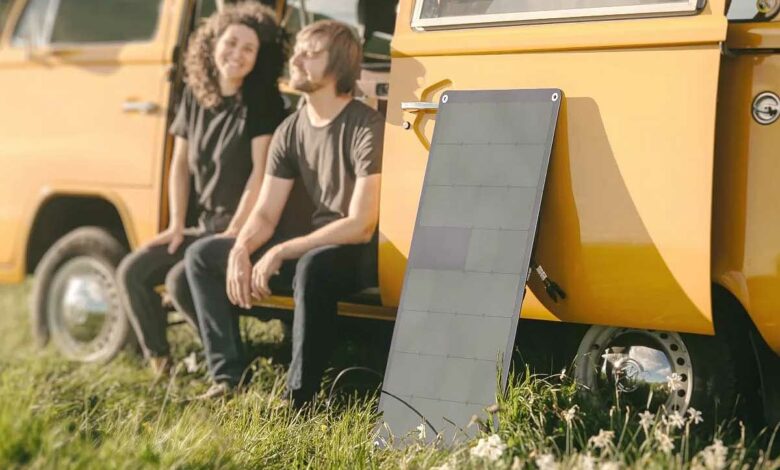 Des panneaux solaires en fibre de carbone pour une utilisation hors réseaux.