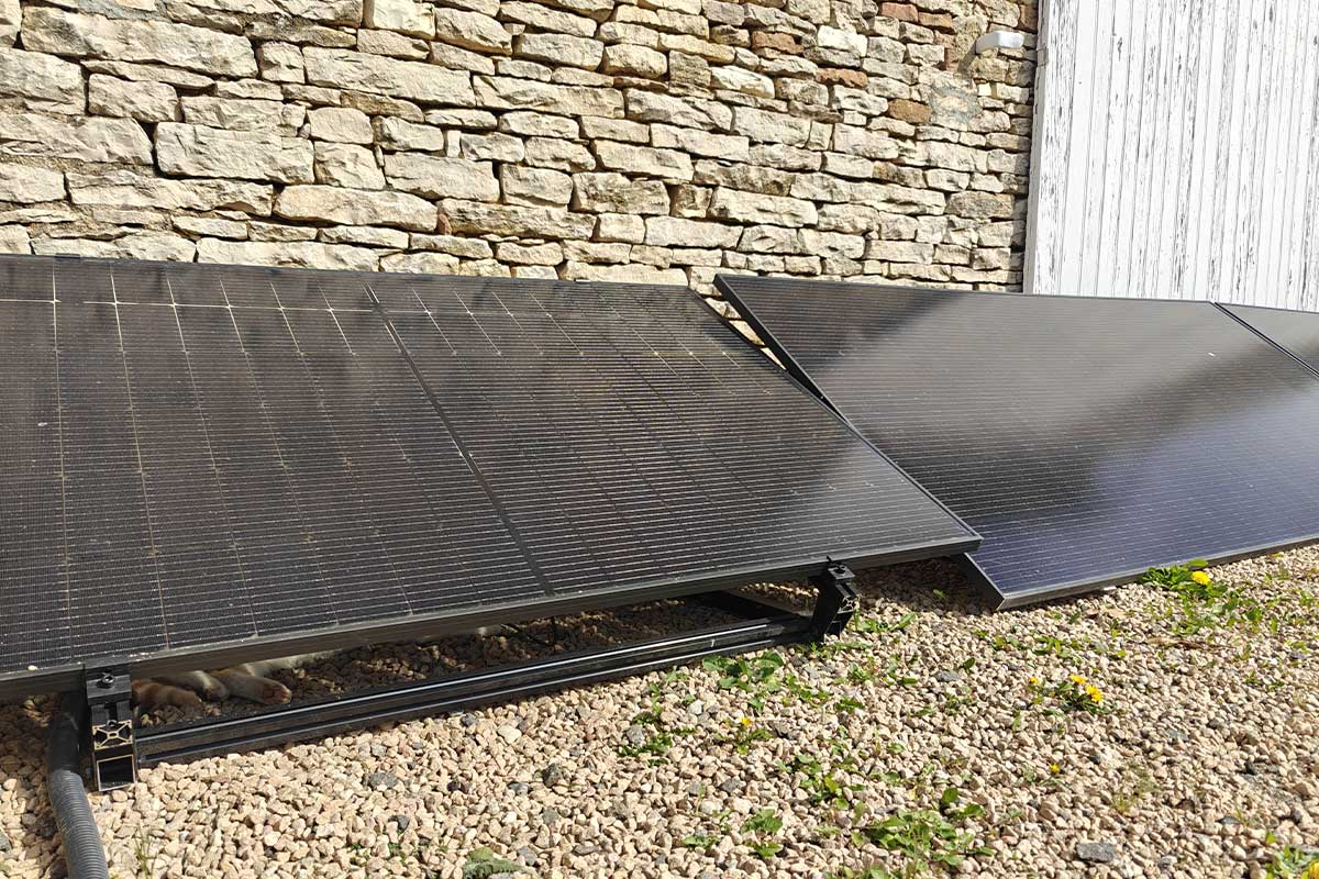Des panneaux solaires.