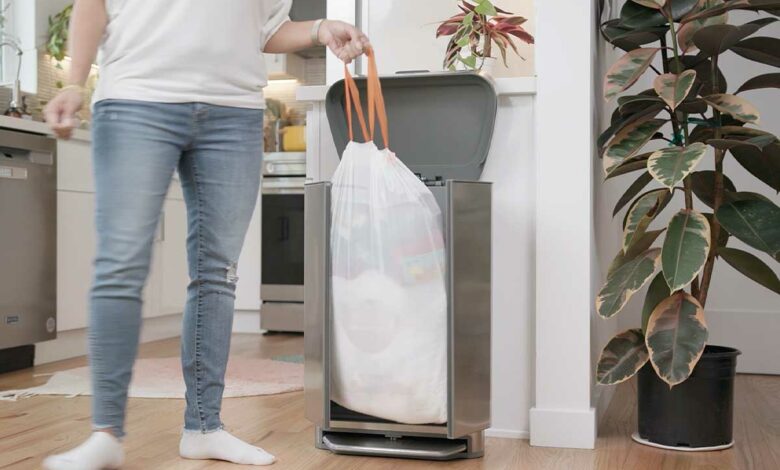 Une poubelle qui facilite l'extraction du sac.