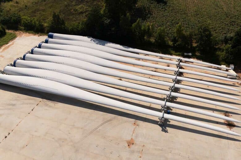 Des pales d'éoliennes gigantesques.