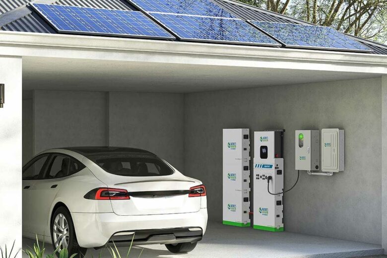 Une batterie résidentielle dans un garage.