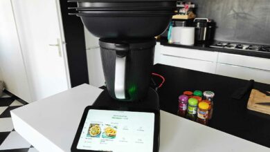 Un Thermomix TM7 sur le plan de travail.