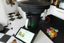 Après un lancement semé d'embuches, le Thermomix TM7 dispose à nouveau de son accessoire fétiche (en option) le découpe minute et les délais d'attente ont été réduits.