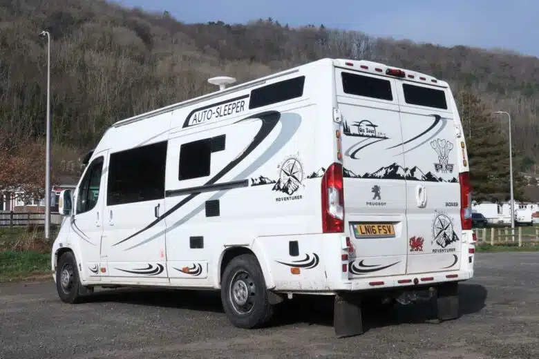 Un Peugeot Boxer personnalisé et aménagé.
