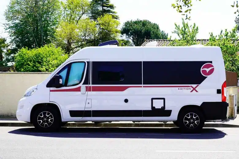 Un van aménagé à partir d'un citroën Jumper.