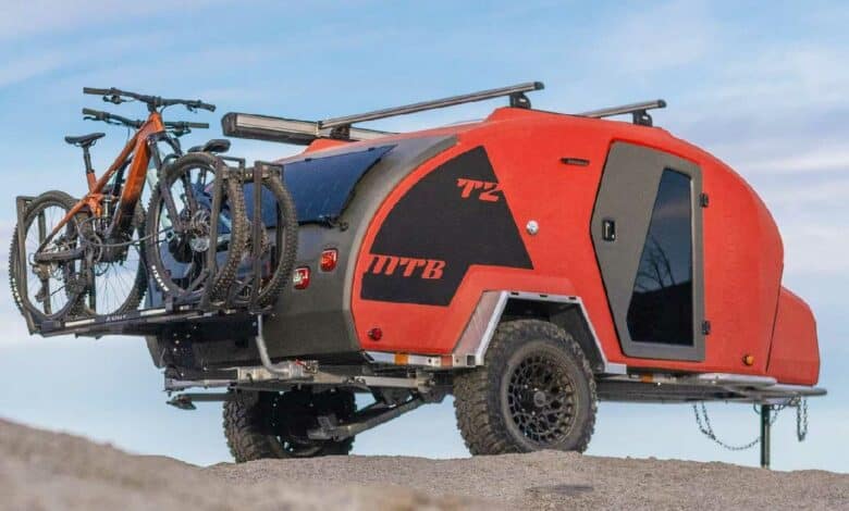 Une mini caravane optimisée pour les amateur de vélos électriques.