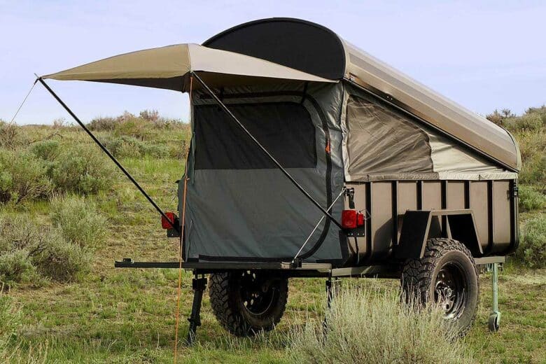 Une remorque qui se transforme en mini-camper.