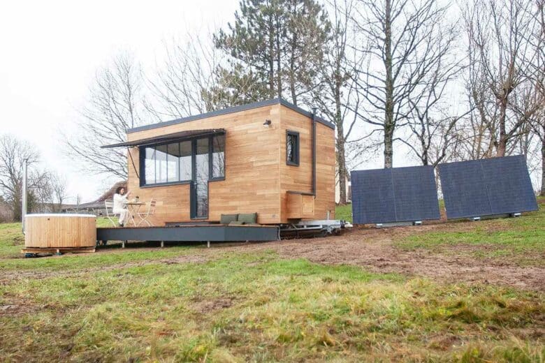 Une tiny house équipée de panneaux solaires et nichée en plein cœur du Périgord vert.