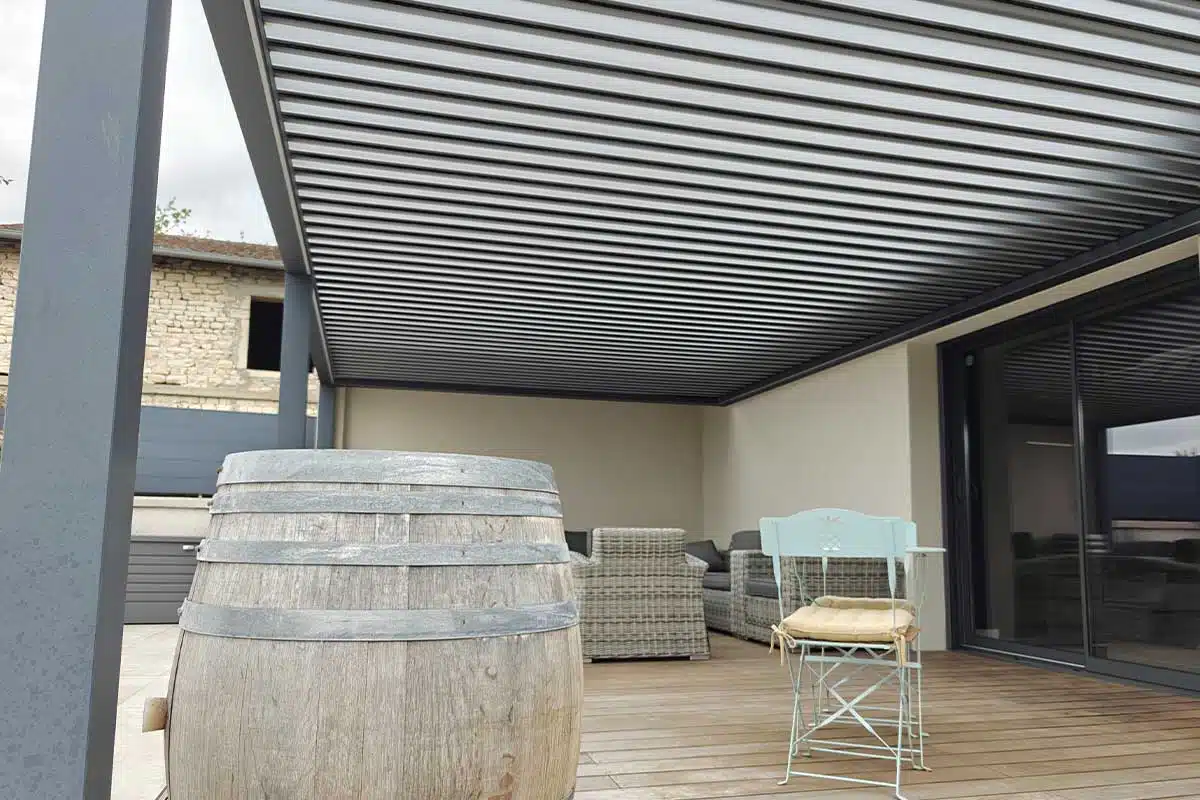Une belle pergola moderne.