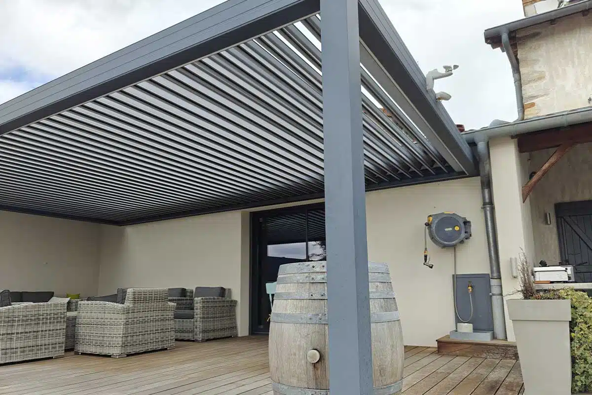 Une pergola bioclimatique.