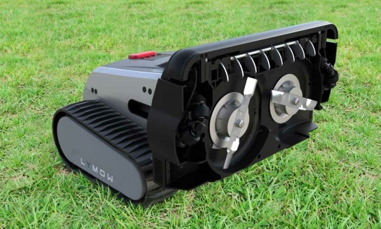 Le robot tondeuse Lymow One en cours de tonte.
