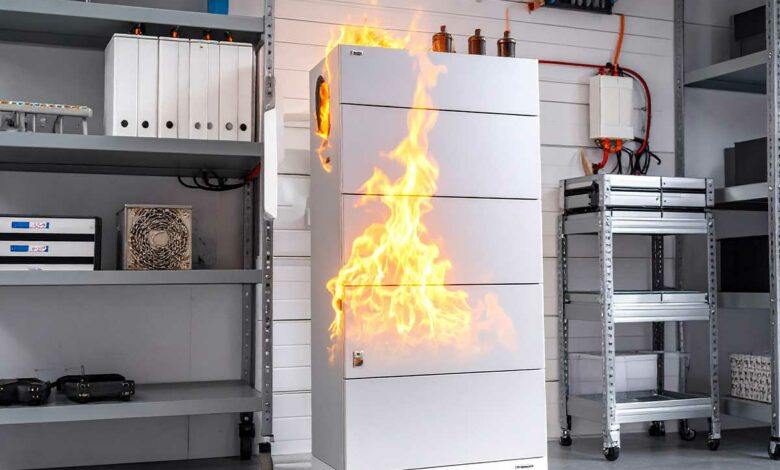 Une batterie résidentielle prend feu.