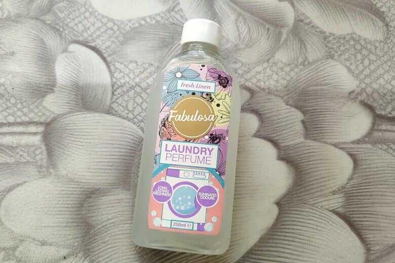Le parfum de linge Fabulosa Fresh Linen, trouvé chez Action, pour une lessive délicieusement parfumée.