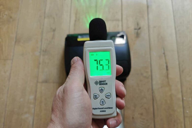 Un niveau sonore de 75 dB.
