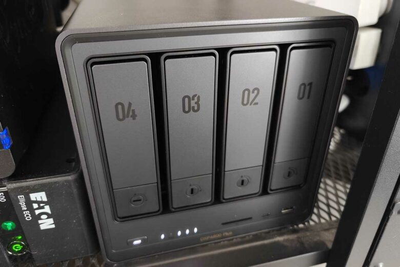 Le serveur UGREEN NAS DXP4800 Plus.