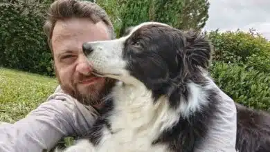 Un chien et son maitre.