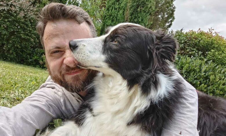 Un chien et son maitre.