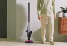 Le dernier aspirateur Dyson est réduit à un simple manche à balai.