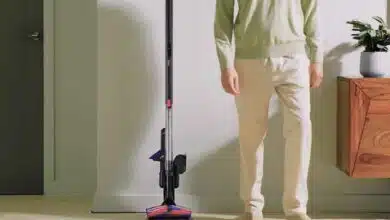 Le dernier aspirateur Dyson est réduit à un simple manche à balai.