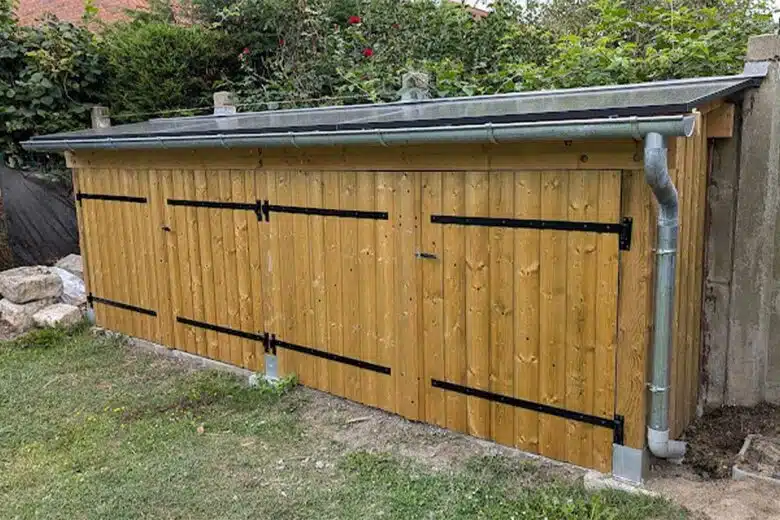 L'abri de jardin rénové.