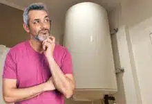 Un homme s'interroge à propos de son ballon d'eau chaude.