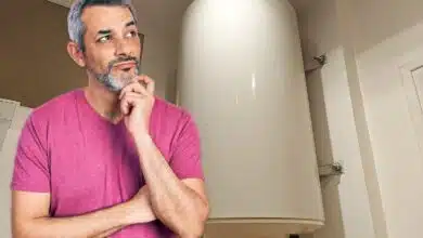 Un homme s'interroge à propos de son ballon d'eau chaude.