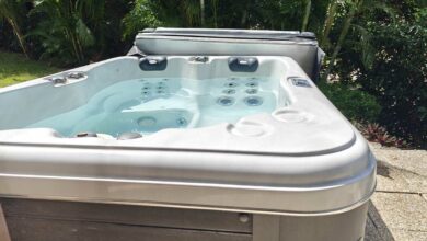 Un spa extérieur pour un moment de détente.