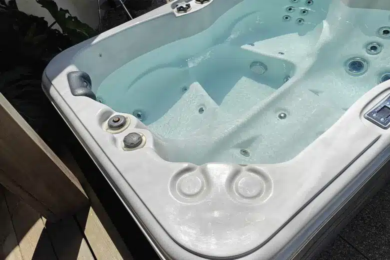 Un spa extérieur nécessite de l'entretien.