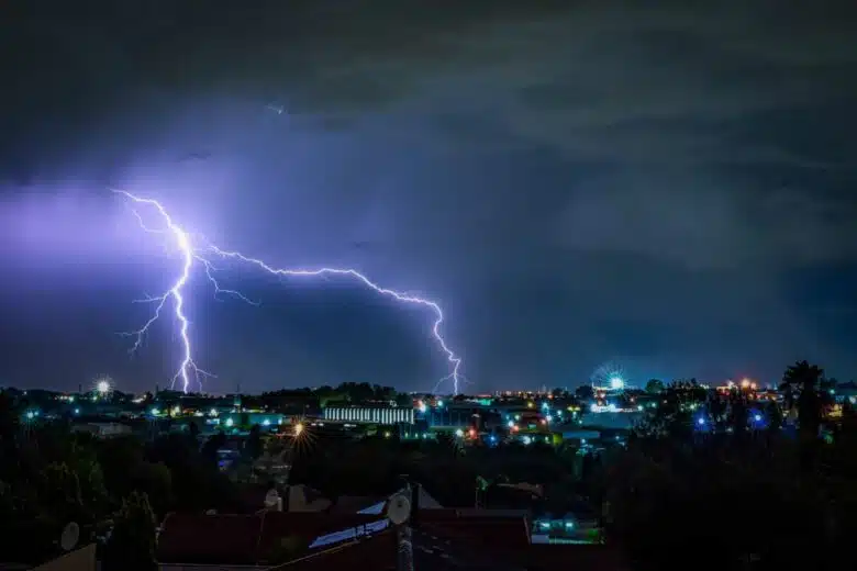 Un orage sur la ville.