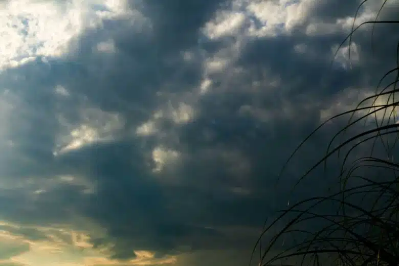 Un orage arrive.