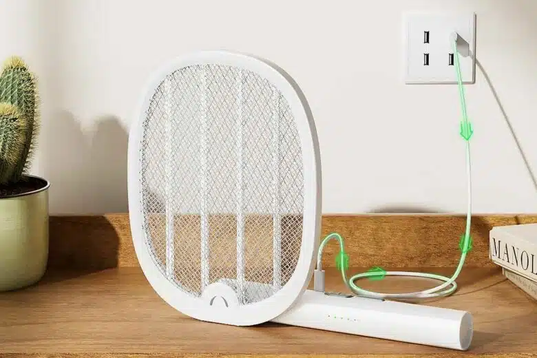 Une raquette anti-moustique qui recharge.