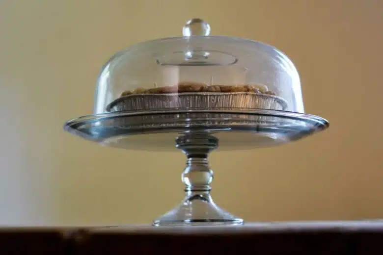 Une cloche pour protéger les aliments.