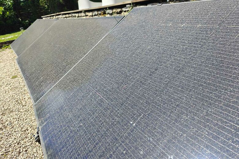 Des panneaux solaires sales.