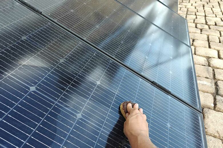 Nettoyage de panneaux solaires.