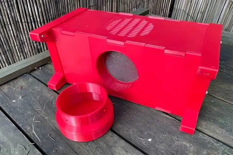 Un piège avec un réservoir pour l'appât.