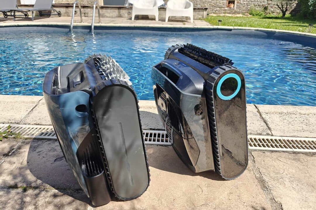 Un robot nettoyeur de piscine.