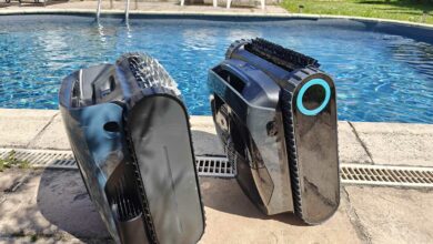 Un robot nettoyeur de piscine.