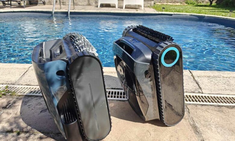 Un robot nettoyeur de piscine.