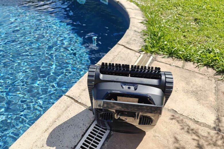 Un robot de piscine.
